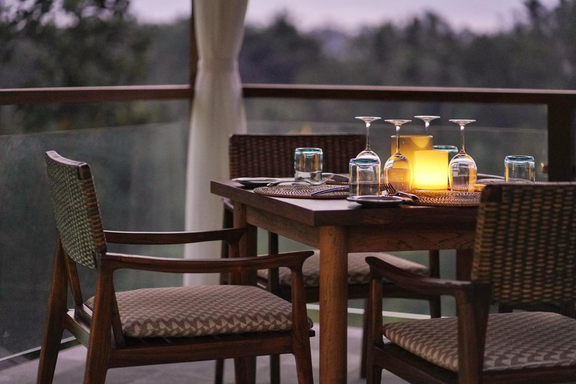 Tejaprana Bisma - Chse Certified Hotel Убуд Екстериор снимка A table set for dinner