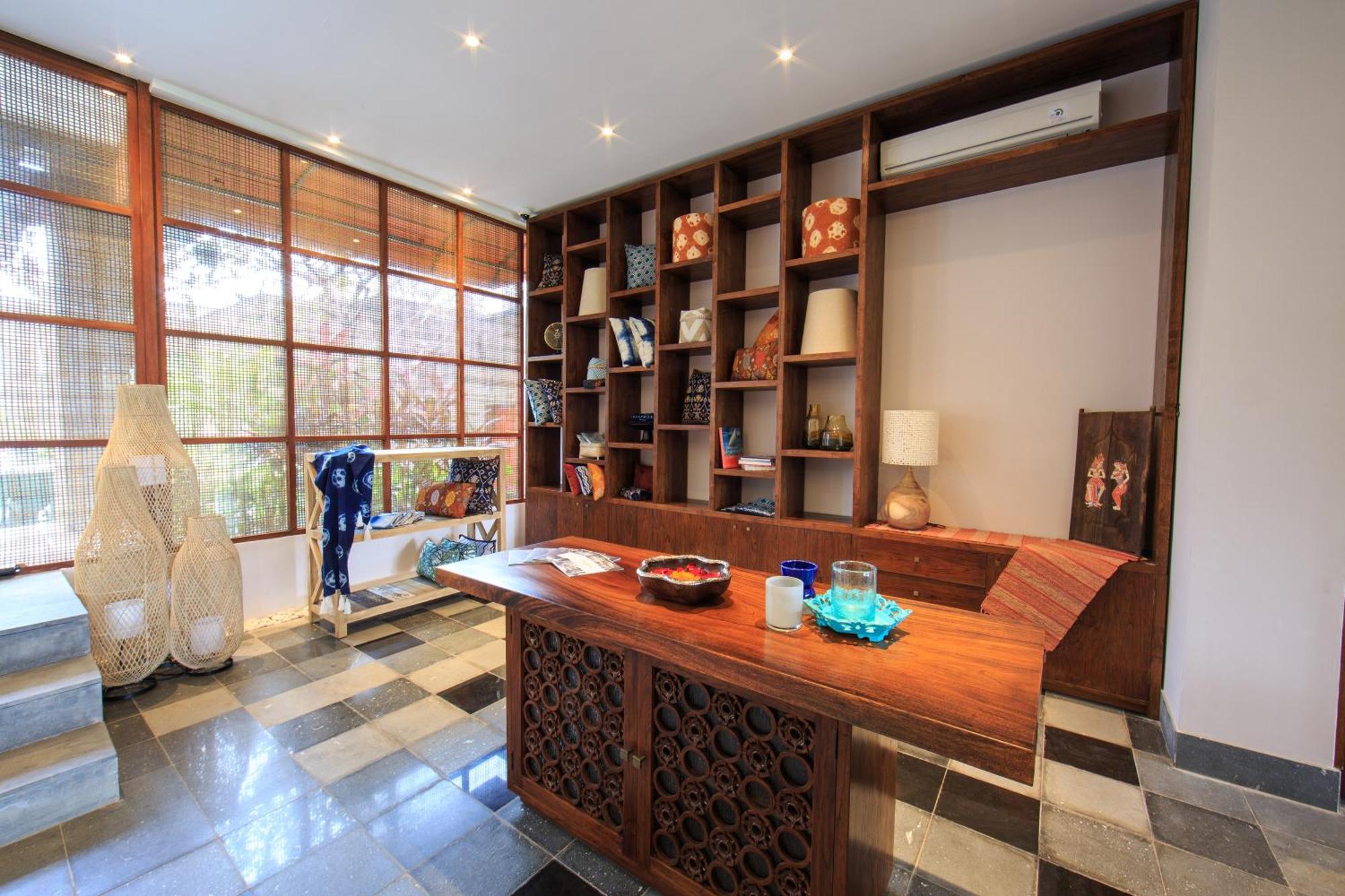 Tejaprana Bisma - Chse Certified Hotel Убуд Екстериор снимка A traditional tailor shop in India
