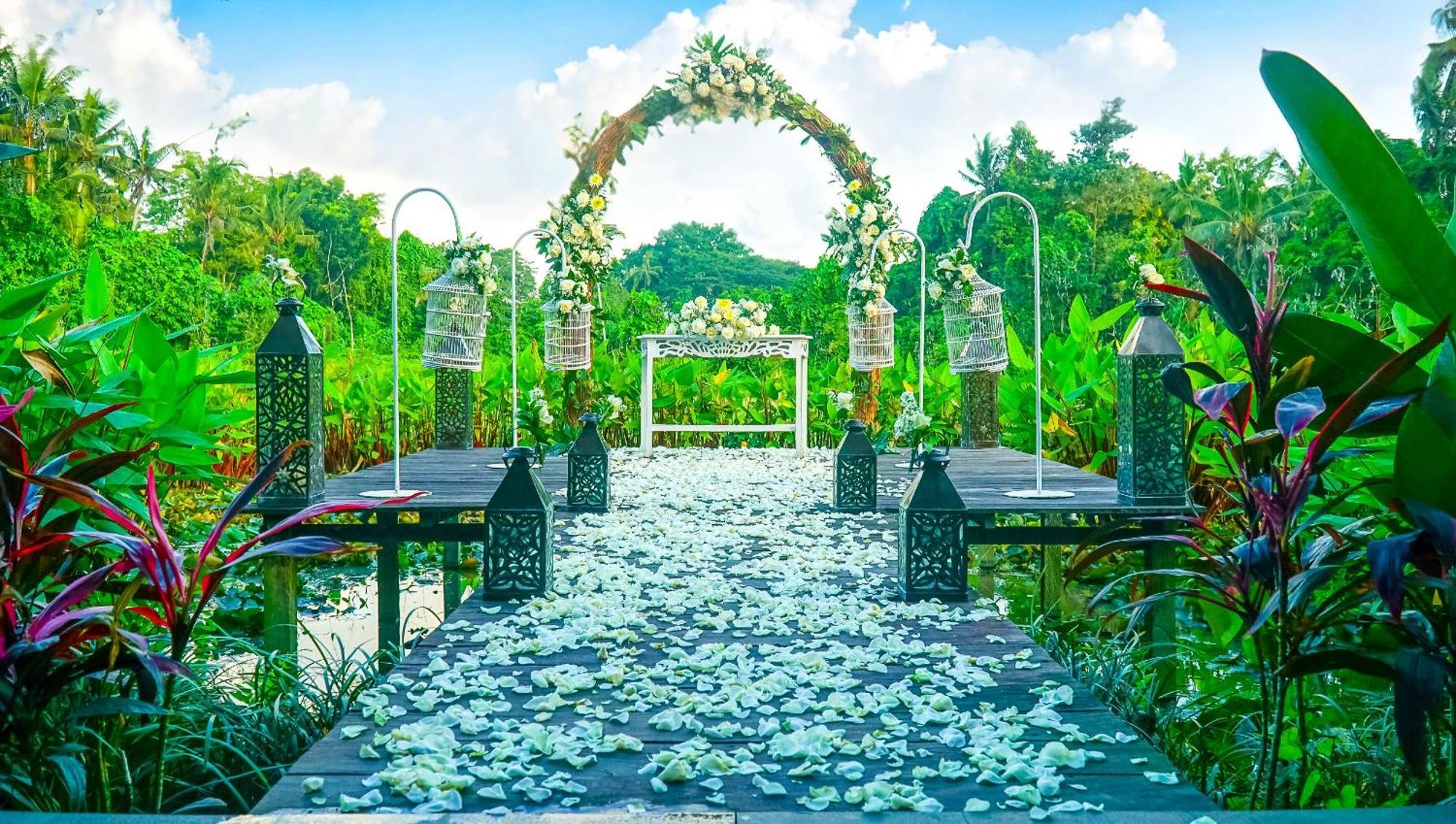Tejaprana Bisma - Chse Certified Hotel Убуд Екстериор снимка The Chapel of the Flowers